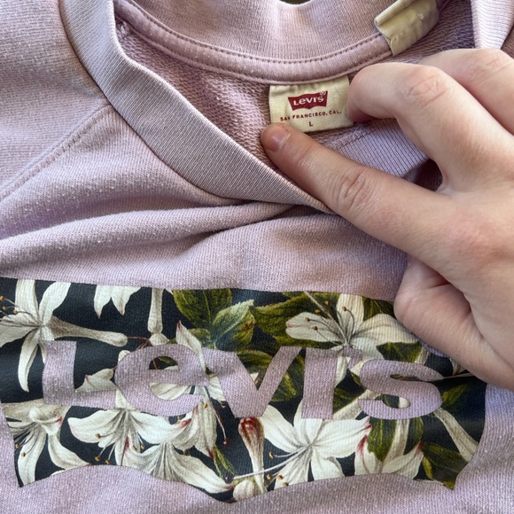 Levi’s Cropped Crewneck - Picture 3 of 5